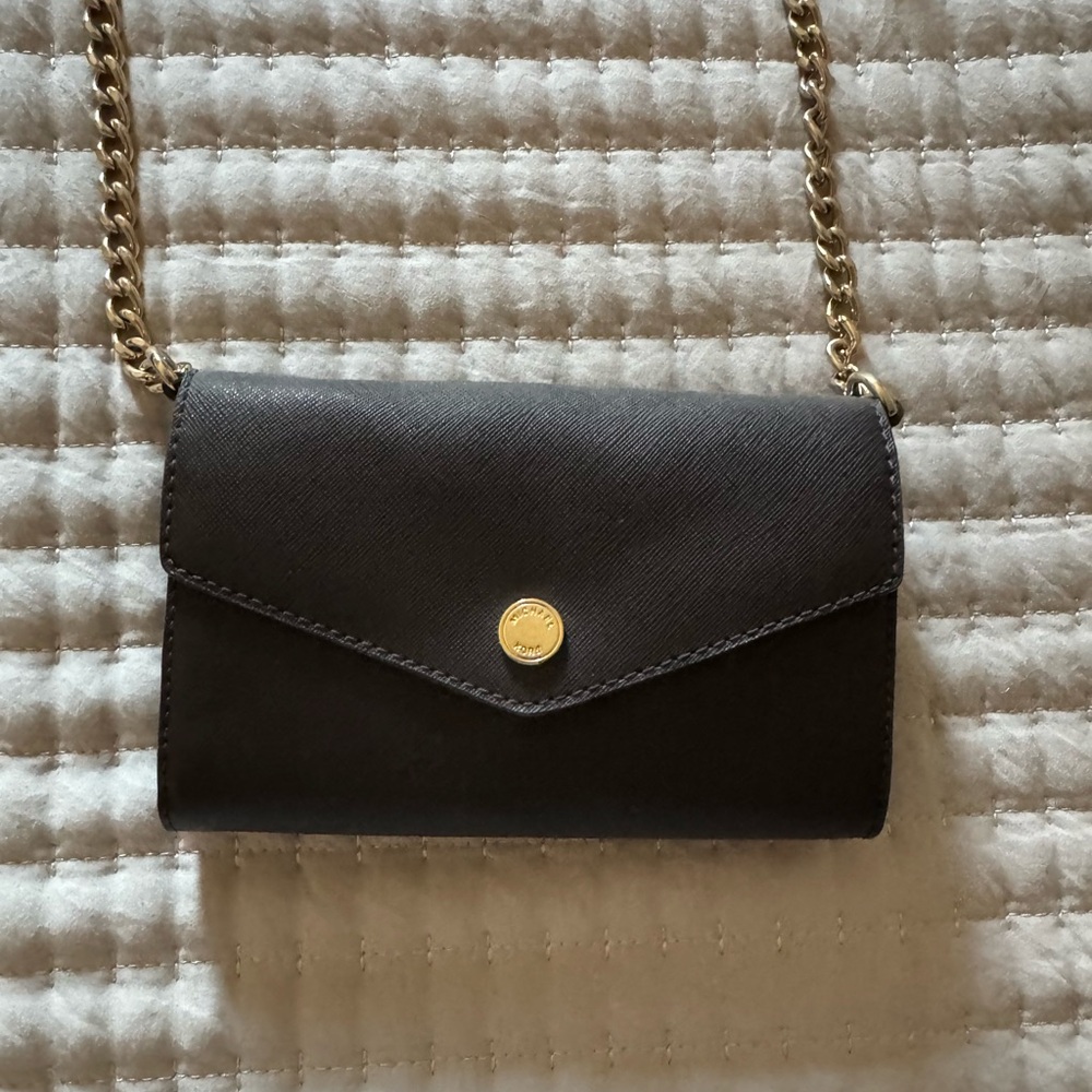 Micheal Kors Crossbody wallet